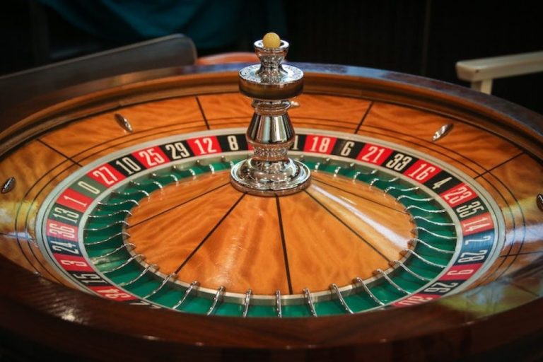 Virtual Casinos at Your Fingertips Exploring Online Gambling Platforms